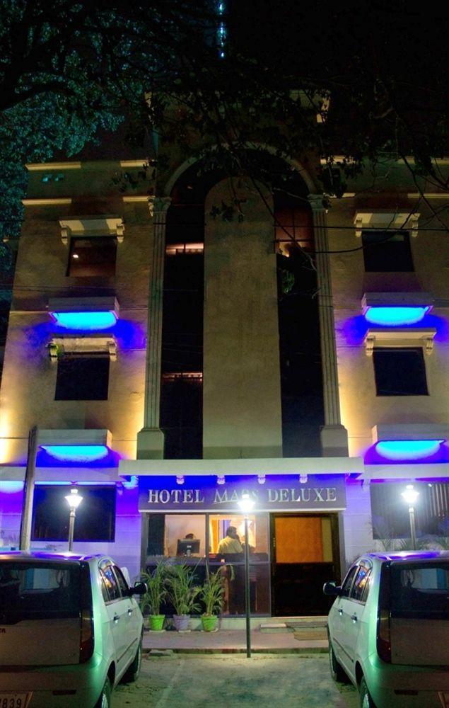 Deluxe Hotel Chennai Exterior photo