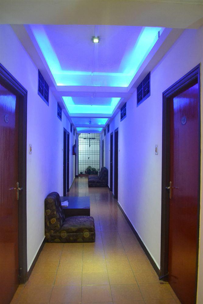 Deluxe Hotel Chennai Exterior photo