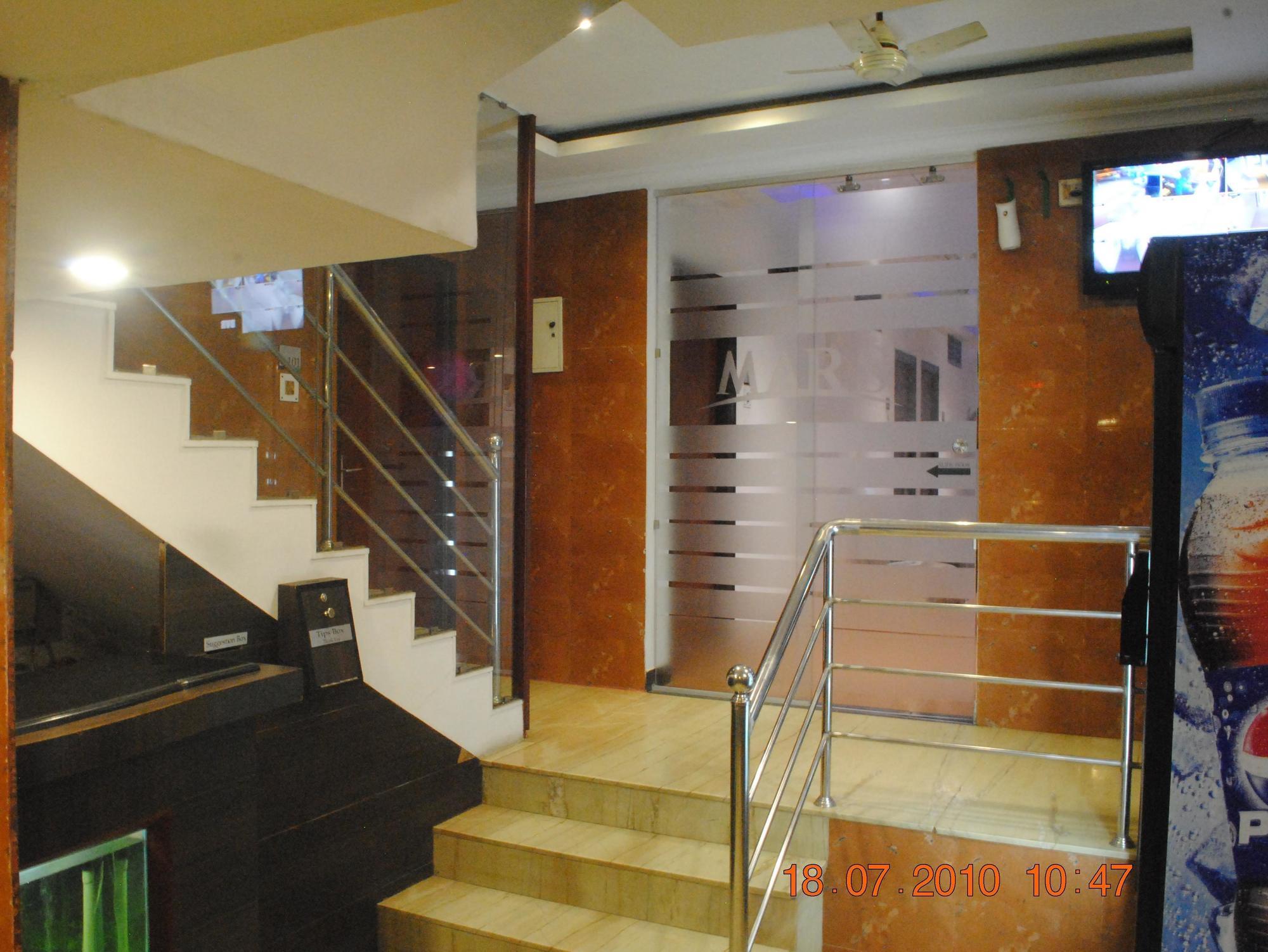 Deluxe Hotel Chennai Exterior photo
