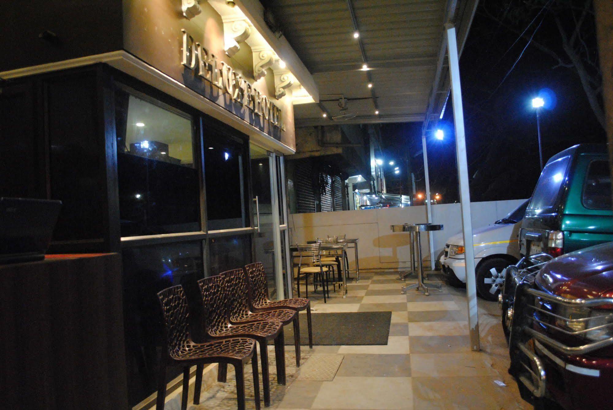 Deluxe Hotel Chennai Exterior photo