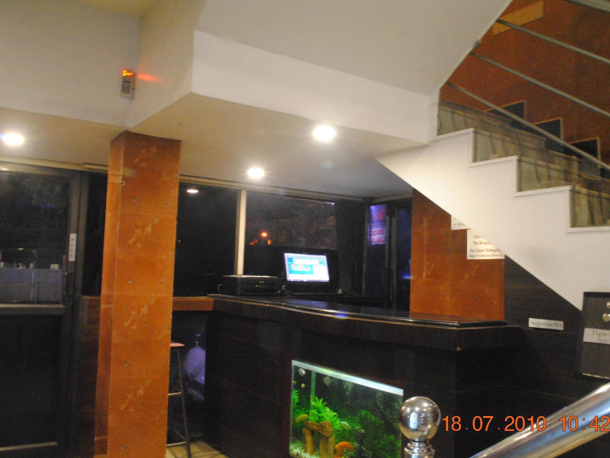 Deluxe Hotel Chennai Exterior photo