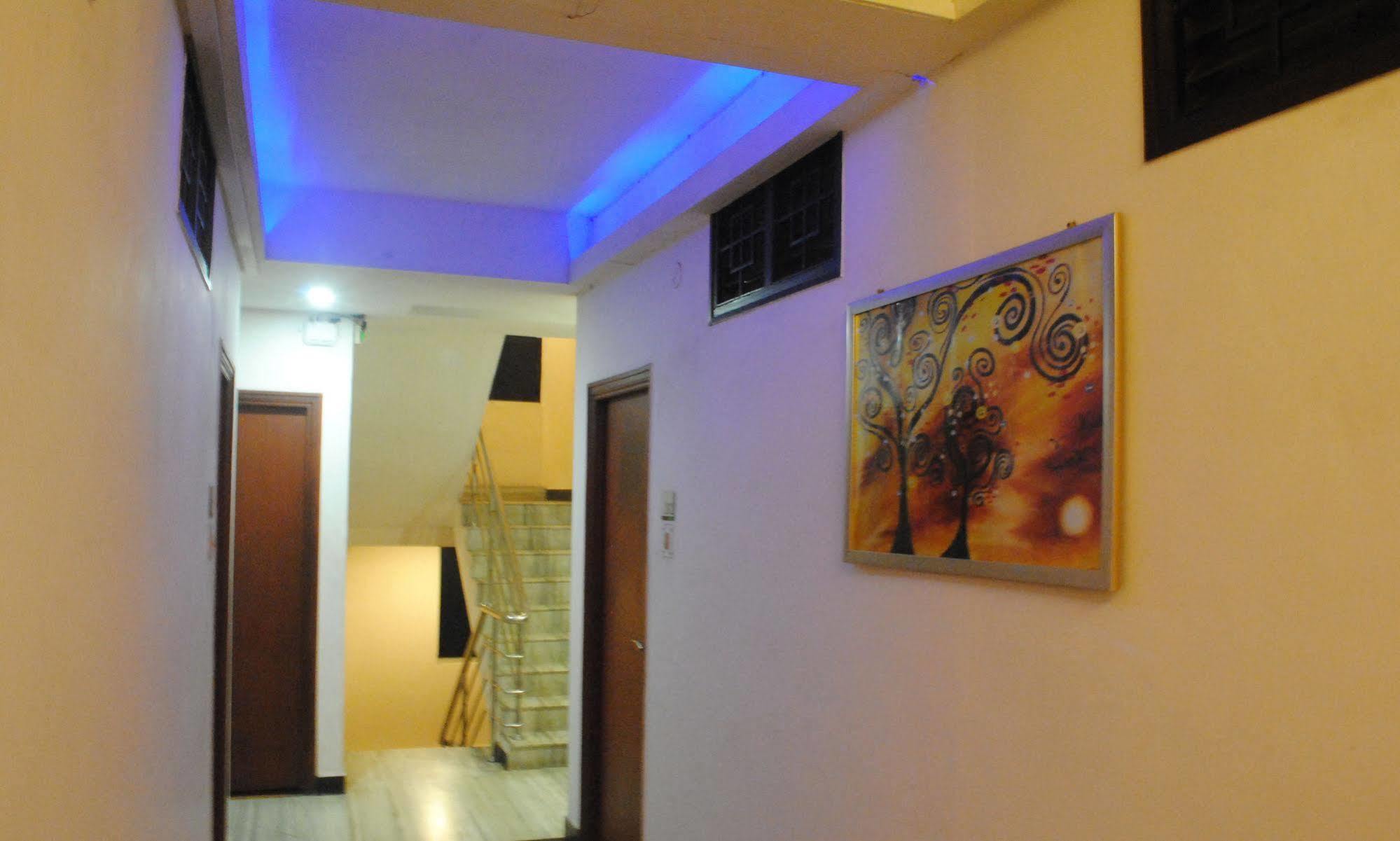 Deluxe Hotel Chennai Exterior photo